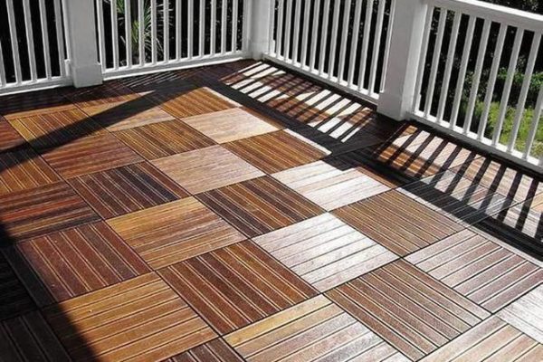 Ahşap bir platform inşaatı