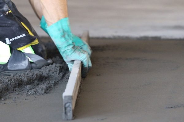 Çimento şapının dökülmesi