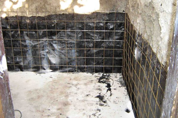 Küfün duvardan çıkarılması