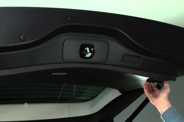 kırık bagaj kapağı