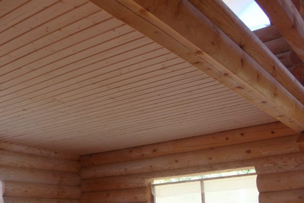 Ahşap tavanın cilalanması